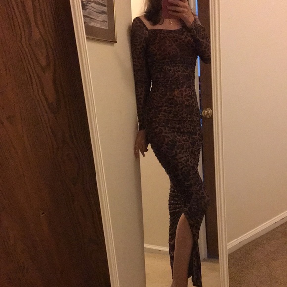 VENUS Dresses & Skirts - Venus fitted dress new